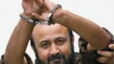 صورة نقل القائد الوطني المناضل مروان البرغوثي وعشرات الأسرى من عزل نفحة إلى عزل عوفر