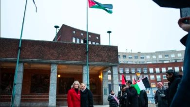 صورة بلدية أوسلو ترفع العلم الفلسطيني أمام مقرها