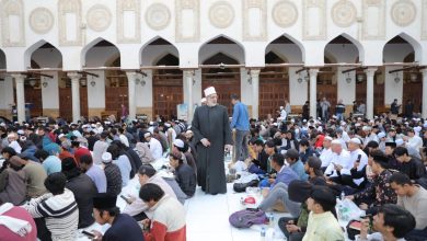 صورة وكيل الأزهر: الإفطار الجماعي للطلاب الوافدين بالجامع الأزهر لإدخال الفرحة في قلوبهم وإشعارهم بأنهم في بلدهم